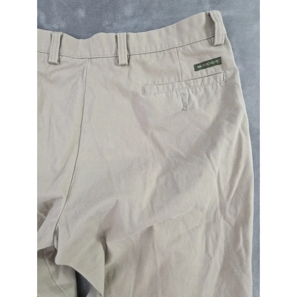 dockers pleated khaki‎ pants Men's Size US 38x30 MSR 37x30